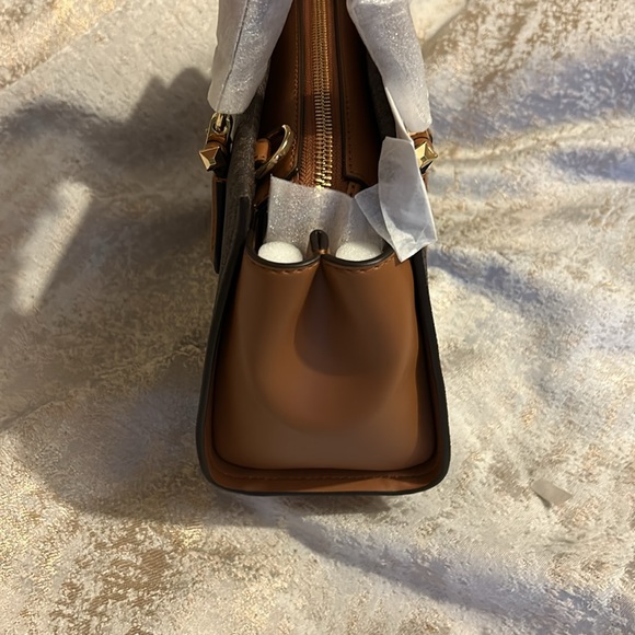 Michael kors cross body bag - Picture 10 of 11